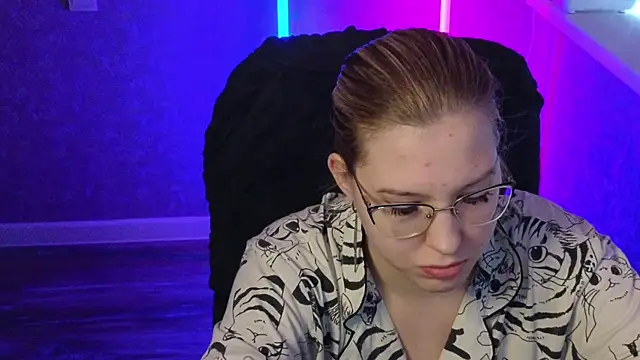 HotBrandyX online show from March 2, 2025, 5:01 am