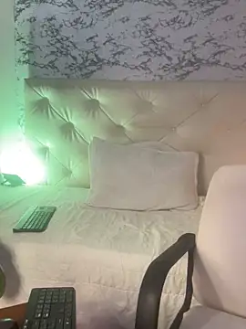 viktoria davis  online show from January 31, 2025, 10:10 pm