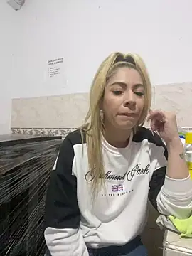 viktoria davis  online show from February 5, 2025, 1:58 am