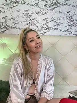 viktoria davis  online show from February 11, 2025, 12:49 am