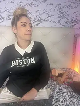 viktoria davis  online show from February 23, 2025, 2:51 am