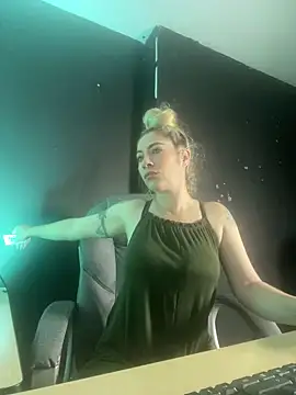 viktoria davis  online show from March 5, 2025, 10:43 pm