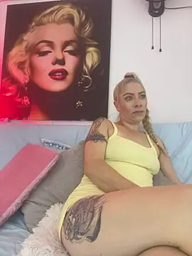 Snapshot of viktoria_davis_ chatting on June 2, 2026, 12:01 am viktoria davis online show from June 2, 2026, 12:01 am