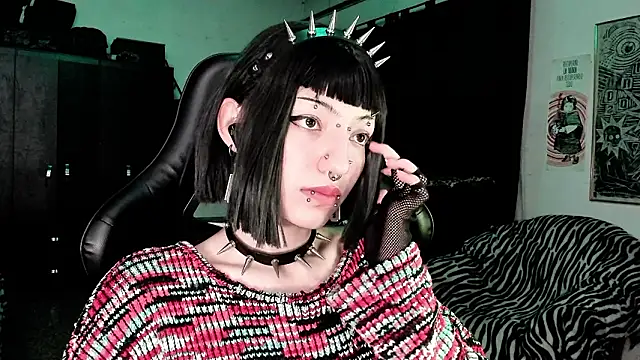 Snapshot of roxy_toxic chatting on February 3, 2026, 1:15 am roxy toxic online show from February 3, 2026, 1:15 am