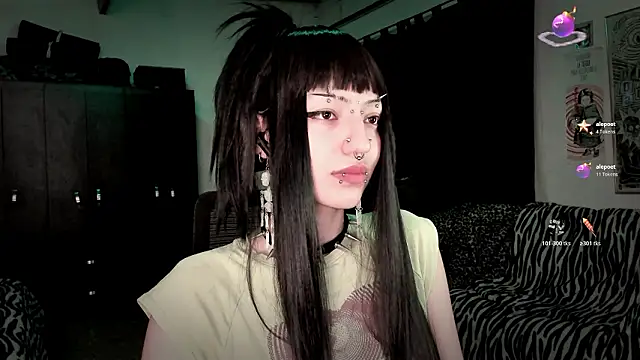 Snapshot of roxy_toxic chatting on February 26, 2026, 12:20 am roxy toxic online show from February 26, 2026, 12:20 am