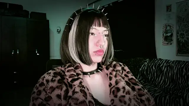 Snapshot of roxy_toxic chatting on May 14, 2026, 12:17 am roxy toxic online show from May 14, 2026, 12:17 am