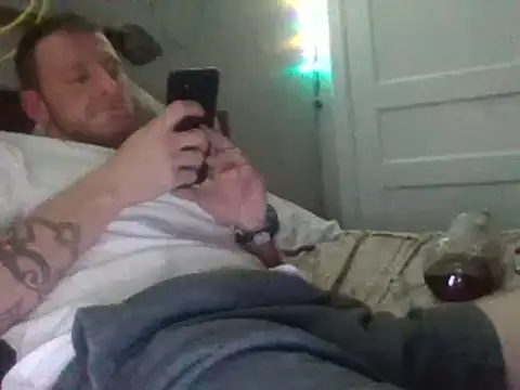 Snapshot of biggzee6 chatting on February 13, 2025, 6:52 am biggzee6 online show from February 13, 2025, 6:52 am