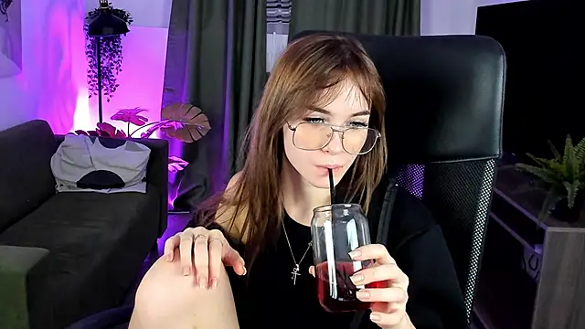 DakotaaJohnnson online show from January 27, 2025, 5:48 pm