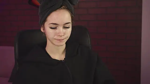 DakotaaJohnnson online show from February 5, 2025, 6:13 am