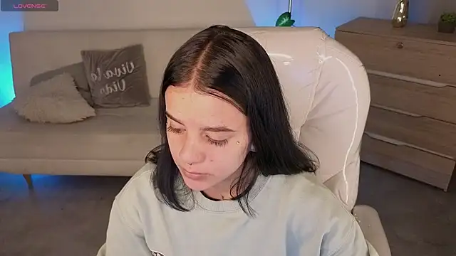 Nicole Foxx  online show from March 15, 2026, 6:14 pm