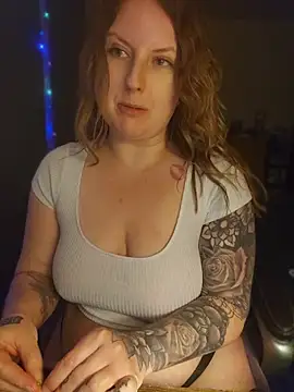 Snapshot of TattedMamaXOXO chatting on July 9, 2026, 2:48 am TattedMamaXOXO online show from July 9, 2026, 2:48 am