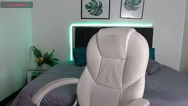 MysticMature online show from February 10, 2025, 9:36 am