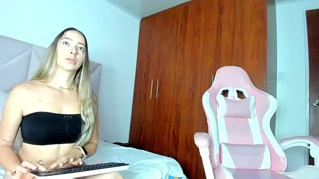 ScarlettKai online show from September 10, 2025, 1:33 pm