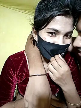 Hot couple 1 online show from October 18, 2025, 5:25 pm