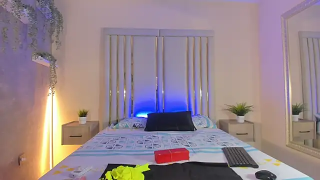 Liincostelloo online show from February 13, 2025, 7:42 pm