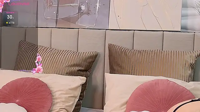 Elly Ross online show from March 19, 2025, 8:34 am