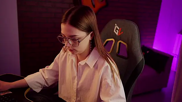 Snapshot of PamBeesly chatting on January 26, 2025, 8:14 am PamBeesly online show from January 26, 2025, 8:14 am