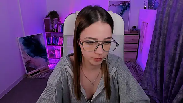 Snapshot of PamBeesly chatting on February 24, 2025, 2:15 pm PamBeesly online show from February 24, 2025, 2:15 pm