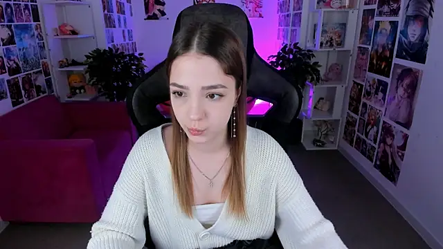 Snapshot of PamBeesly chatting on March 3, 2025, 2:47 am PamBeesly online show from March 3, 2025, 2:47 am