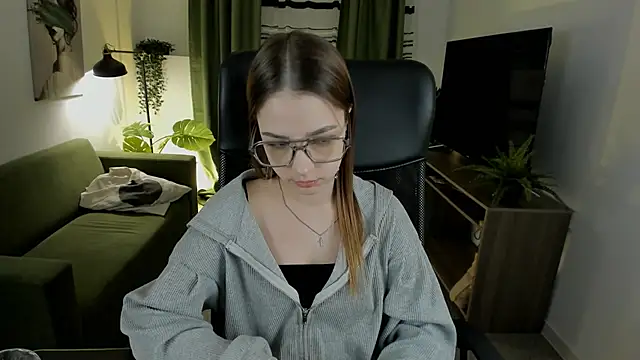 Snapshot of PamBeesly chatting on March 19, 2025, 11:28 am PamBeesly online show from March 19, 2025, 11:28 am