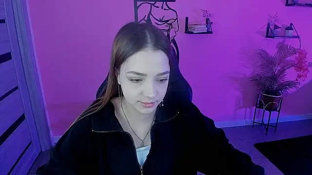 Snapshot of PamBeesly chatting on March 22, 2025, 8:29 am PamBeesly online show from March 22, 2025, 8:29 am