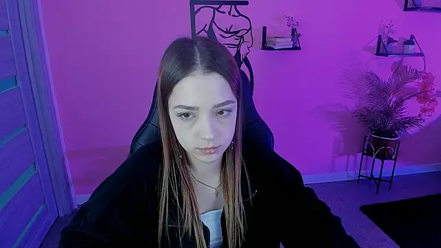 Snapshot of PamBeesly chatting on March 22, 2025, 2:36 pm PamBeesly online show from March 22, 2025, 2:36 pm