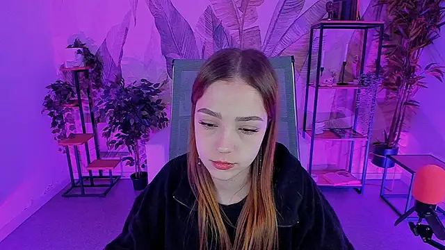 Snapshot of PamBeesly chatting on March 23, 2025, 8:15 am PamBeesly online show from March 23, 2025, 8:15 am