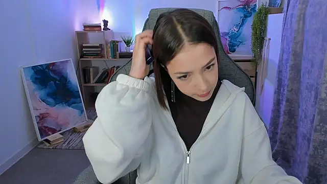 Snapshot of PamBeesly chatting on October 3, 2025, 8:33 am PamBeesly online show from October 3, 2025, 8:33 am