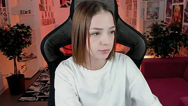 Snapshot of PamBeesly chatting on November 8, 2025, 11:21 am PamBeesly online show from November 8, 2025, 11:21 am