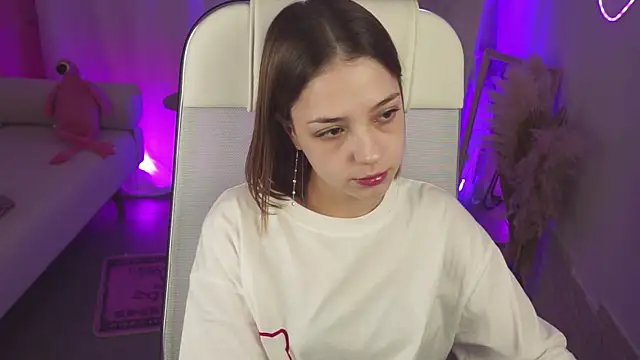 Snapshot of PamBeesly chatting on November 12, 2025, 5:41 am PamBeesly online show from November 12, 2025, 5:41 am