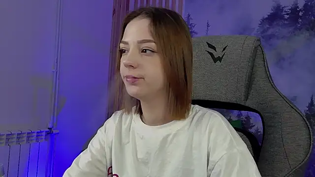 Snapshot of PamBeesly chatting on November 27, 2025, 9:11 am PamBeesly online show from November 27, 2025, 9:11 am