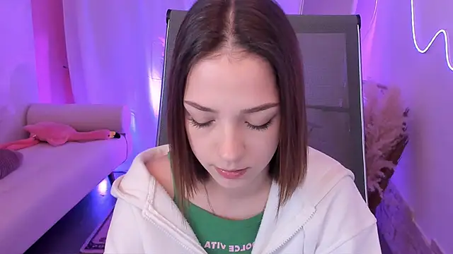 Snapshot of PamBeesly chatting on December 15, 2025, 8:51 am PamBeesly online show from December 15, 2025, 8:51 am