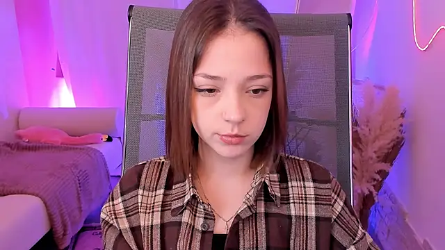 Snapshot of PamBeesly chatting on December 16, 2025, 8:30 am PamBeesly online show from December 16, 2025, 8:30 am