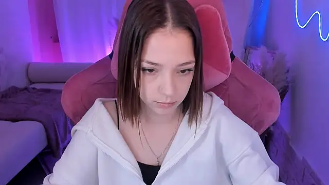 Snapshot of PamBeesly chatting on December 21, 2025, 8:43 am PamBeesly online show from December 21, 2025, 8:43 am