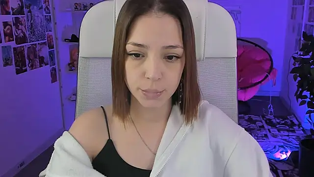 Snapshot of PamBeesly chatting on December 22, 2025, 3:20 pm PamBeesly online show from December 22, 2025, 3:20 pm