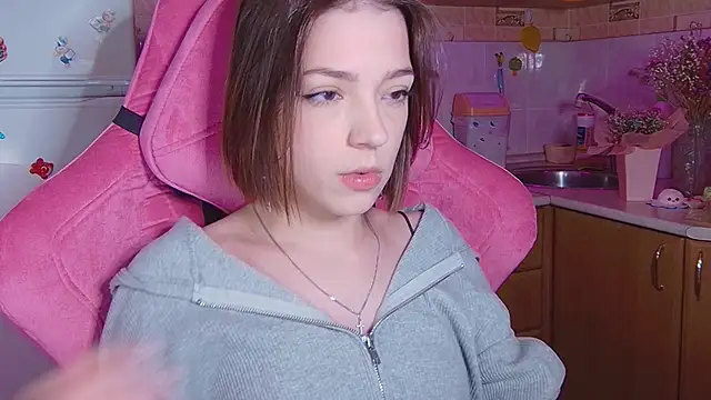 Snapshot of PamBeesly chatting on April 12, 2026, 4:12 pm PamBeesly online show from April 12, 2026, 4:12 pm