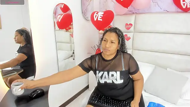 AnthonelaRusso  online show from February 18, 2025, 3:31 am