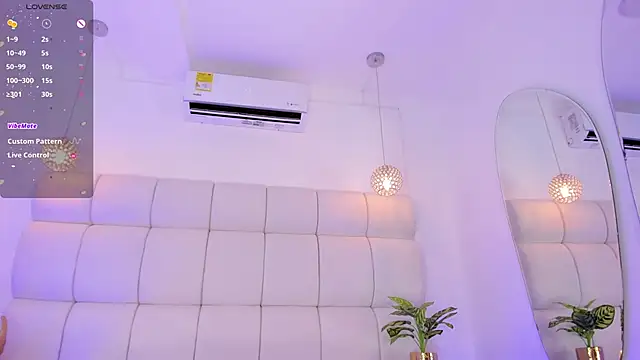 AnthonelaRusso  online show from March 8, 2025, 8:55 am