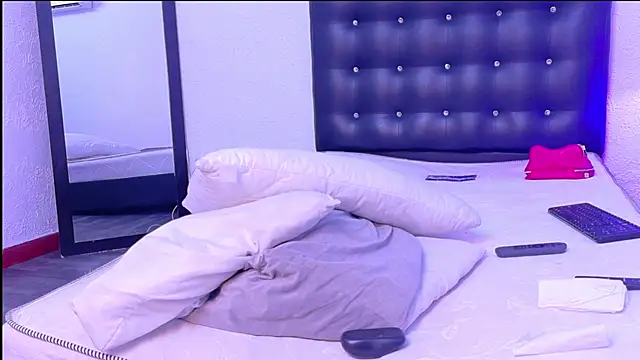 tinyy whore18 online show from March 18, 2026, 6:33 pm