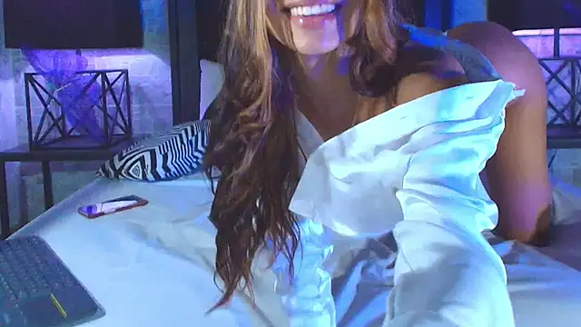 Bella Smiith  online show from February 8, 2025, 11:45 pm