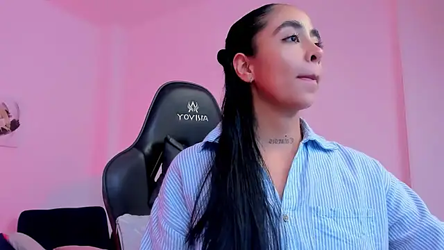 sophierooy22 online show from November 13, 2025, 8:30 pm