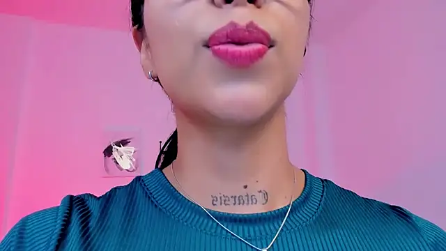 sophierooy22 online show from November 19, 2025, 3:45 pm