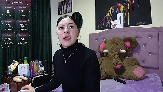 Emmie Hot online show from February 19, 2026, 12:01 pm