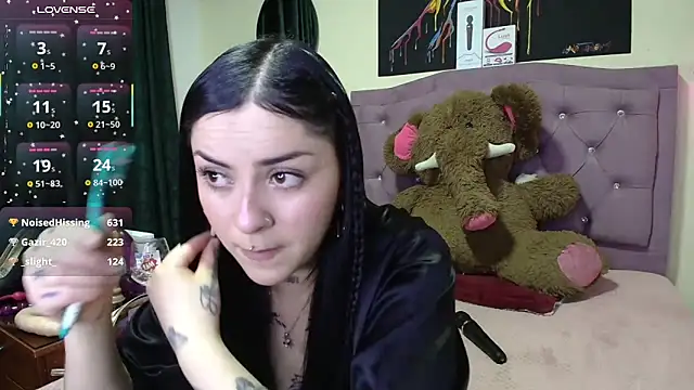 Snapshot of Emmie_Hot chatting on April 21, 2026, 10:34 pm Emmie Hot online show from April 21, 2026, 10:34 pm
