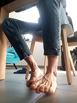 Snapshot of Masterclassyfeet chatting on April 9, 2026, 7:03 am Masterclassyfeet online show from April 9, 2026, 7:03 am
