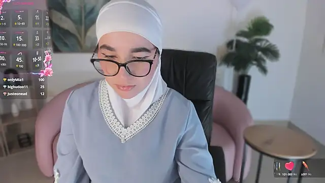 Ayha khalaf online show from September 18, 2025, 1:18 am