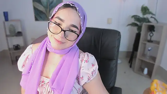 Ayha khalaf online show from November 10, 2025, 1:04 am