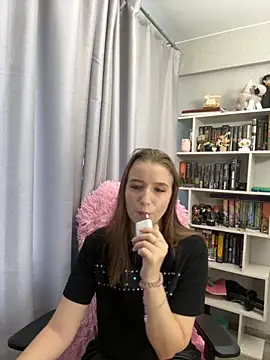 Snapshot of LillyFan-X chatting on September 12, 2025, 4:34 am LillyFan-X online show from September 12, 2025, 4:34 am