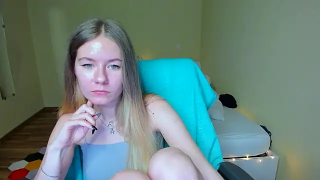 EmilyPaw online show from February 18, 2025, 10:16 am