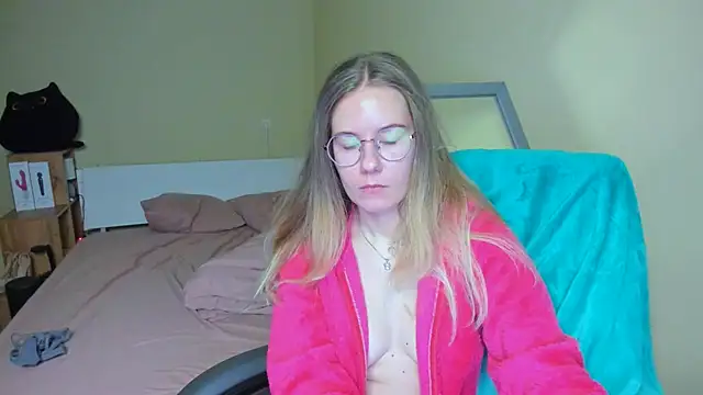 EmilyPaw online show from February 21, 2025, 6:15 pm